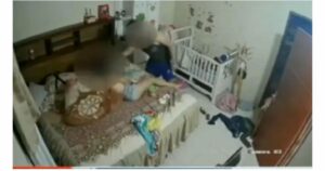 Buscan a un hombre que golpeó a su pareja, todo quedó grabado