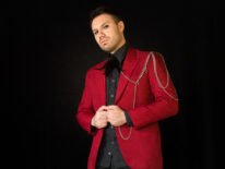 Compositor paraguayo Adrián Benegas firma con Warner Music