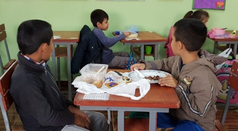 Madre denuncia que le impidieron inscribir a su hija en escuela pública